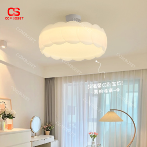 Đèn ốp trần hoa nở với thiết kế đơn giản và hiện đại