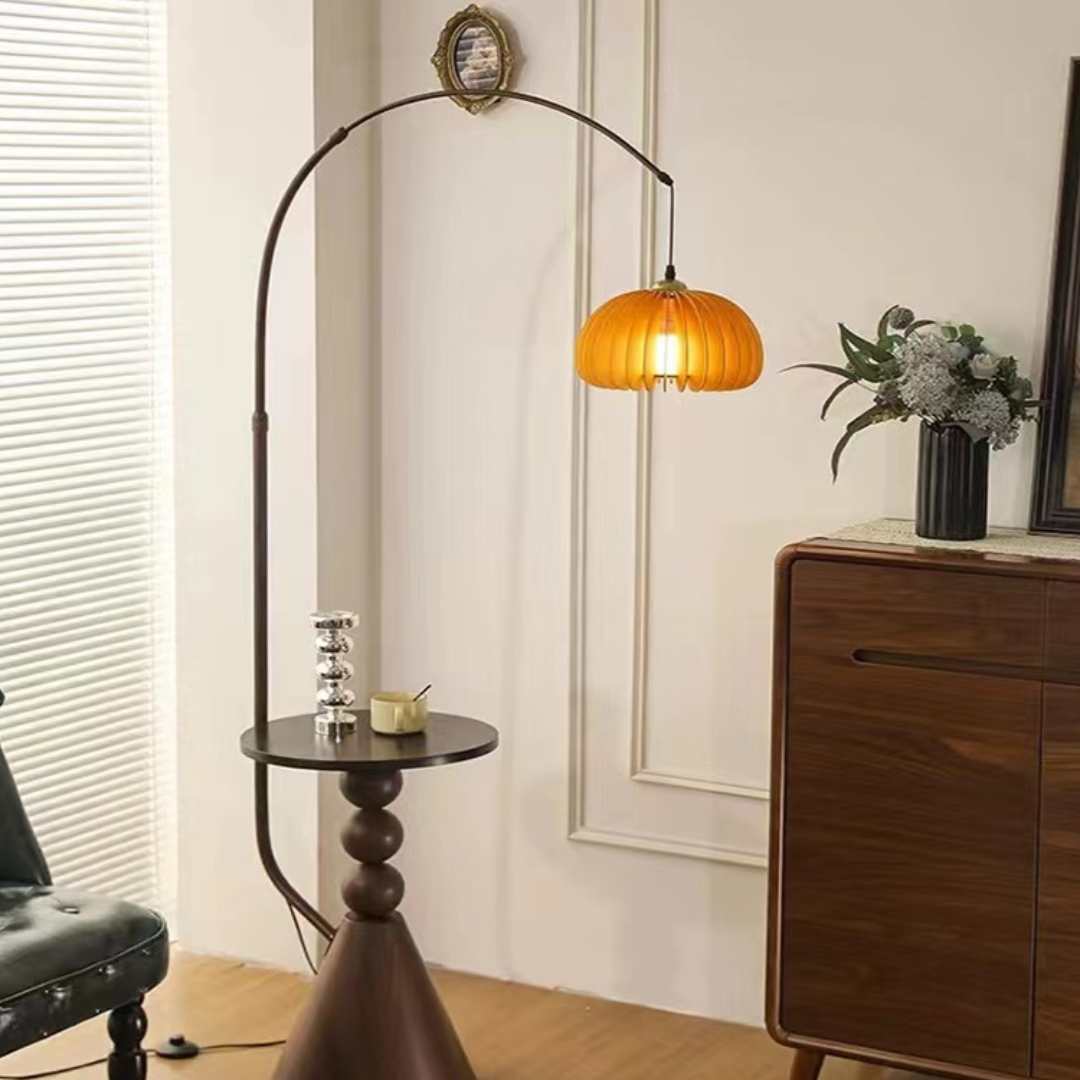 Đèn sàn chao hổ phách có kết hợp bàn cafe