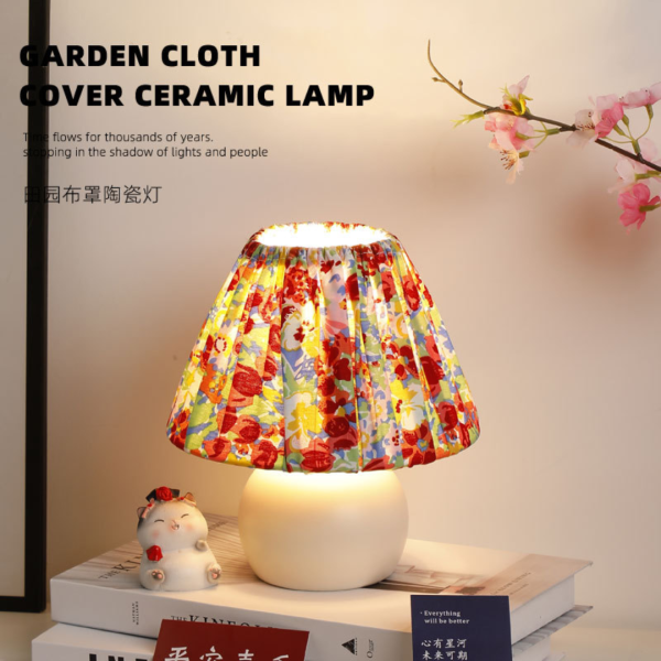 Đèn Bàn Họa Tiết Hoa Văn Đồng Quê Truyền Thống Châu Âu Cho Phòng Ngủ - Hình ảnh 2