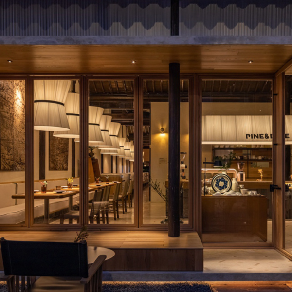 Đèn Chùm 4 Bóng Chao Vải Xếp Ly Decor Quầy Bar, Quán Cafe Nhà Hàng - Hình ảnh 2