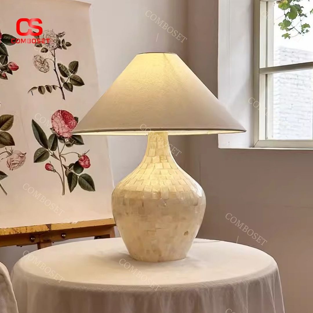 Đèn bàn trang trí kiểu Băc Âu với thiết kế độc đáo, sang trọng