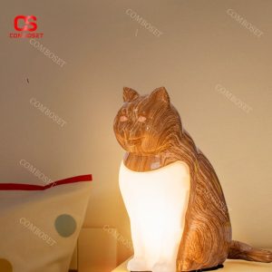 Đèn bàn mèo may mắn với thiết kế hình chú mèo thông minh và uy dũng