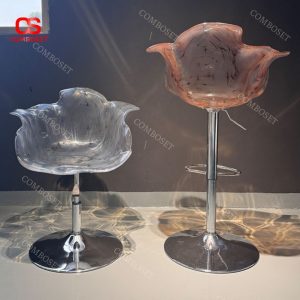 Ghế cánh hoa hồng acrylic với thiết kế xinh đẹp cùng màu sắc loang vô cùng độc đáo
