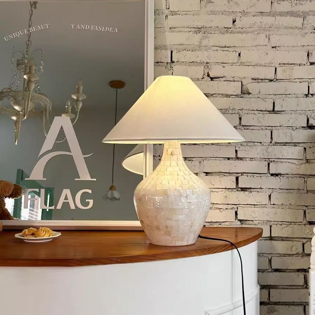 Đèn bàn trang trí kiểu Băc Âu thích hợp decor nhiều không gian