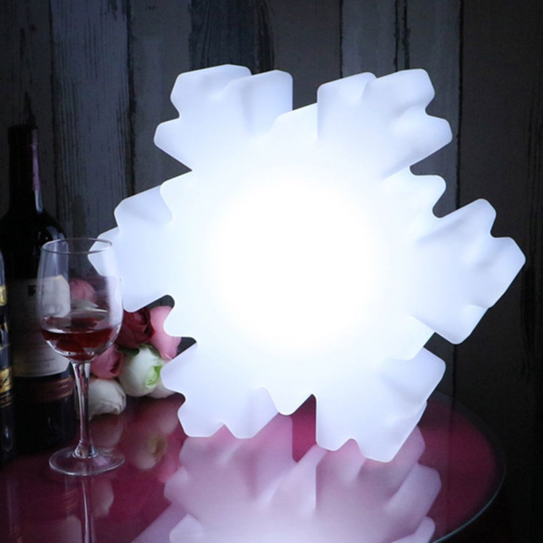 Đèn LED Dạ Quang Bông Tuyết Phát Sáng RGB 16 Màu Rực Rỡ Trang Hoàng Không Khí Noel Sân Vườn