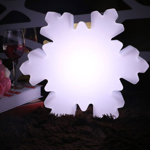 Đèn LED Dạ Quang Bông Tuyết Phát Sáng RGB 16 Màu Rực Rỡ Trang Hoàng Không Khí Noel Sân Vườn