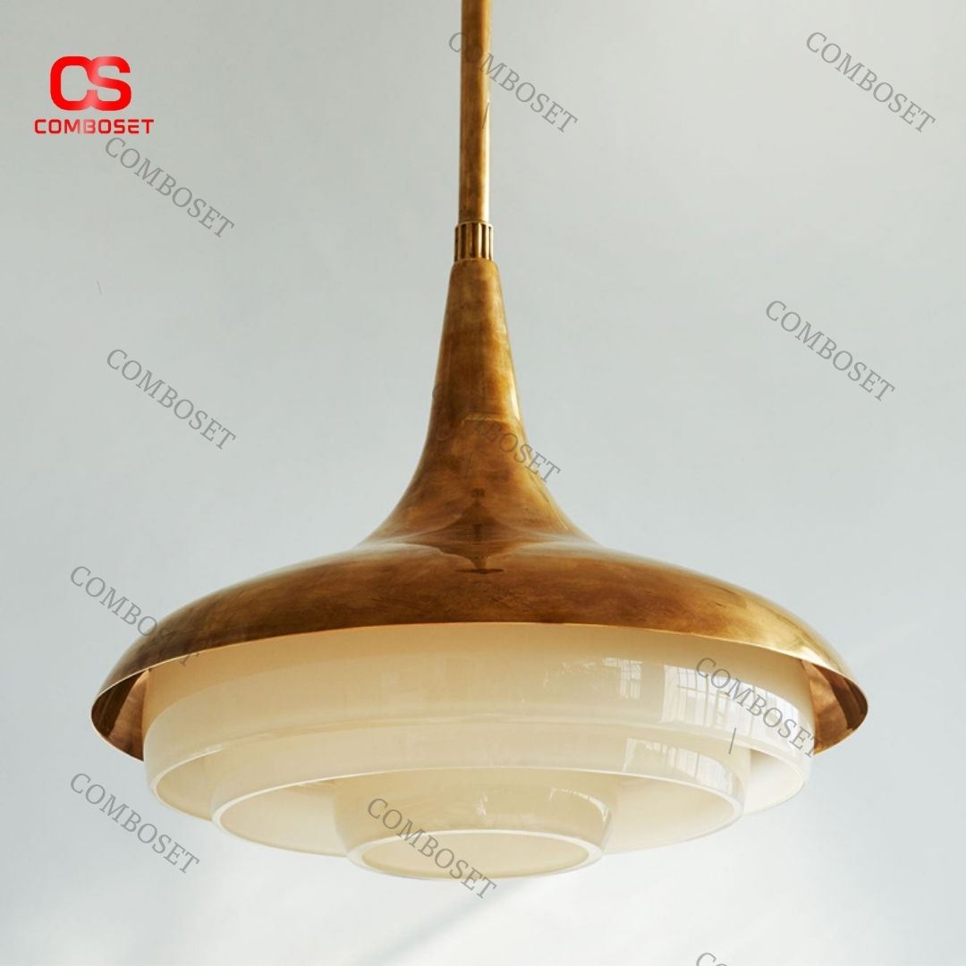 Đèn chùm thủy tinh màu đồng với thiết kế đơn giản nhưng lại đầy sang trọng