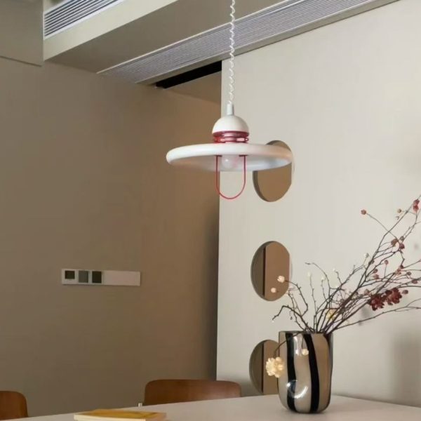 Đèn thả hình đĩa bay sáng tạo decor không gian phòng ăn