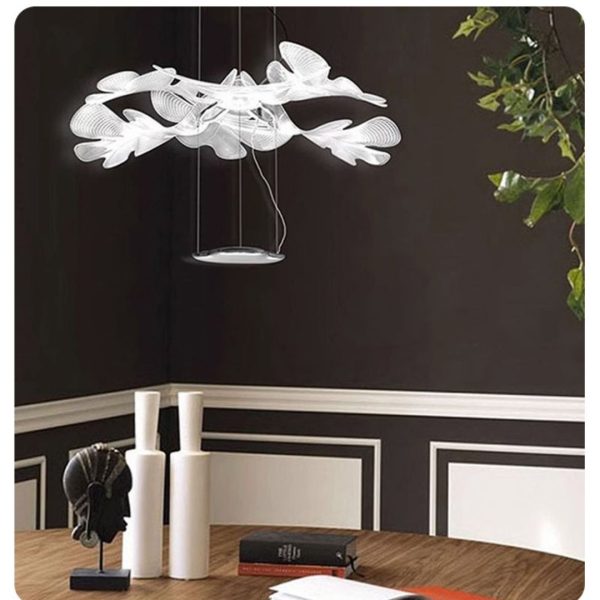 Đèn chùm thả cánh hoa bay decor cho mọi không gian