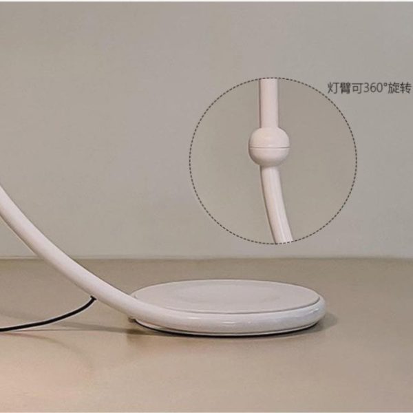 Đèn sàn thân xoay 360 độ cho phép thân đèn xoay chụp đèn 360 độ và điều chỉnh nhiều vị trí