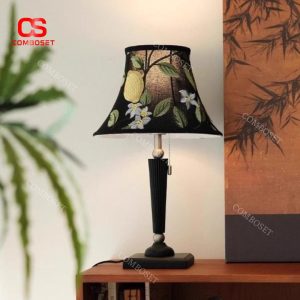 Đèn Bàn Gỗ Hoạ Tiết Hoa Lá Cổ Điển Màu Đen Huyền Bí Sang Trọng Decor Phòng Ngủ Hoàng Gia