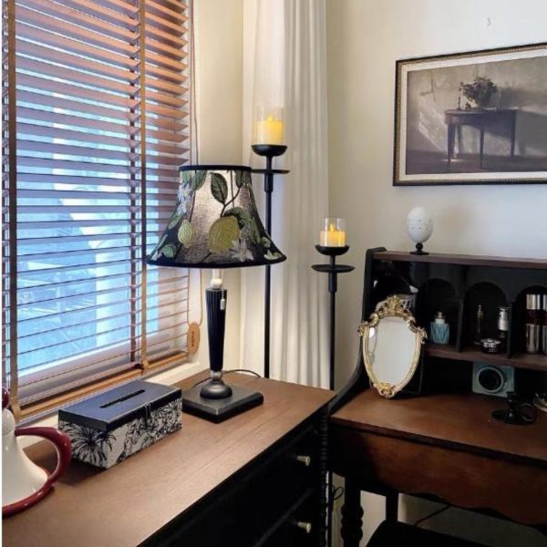 Đèn Bàn Gỗ Hoạ Tiết Hoa Lá Cổ Điển Màu Đen Huyền Bí Sang Trọng Decor Phòng Ngủ Hoàng Gia