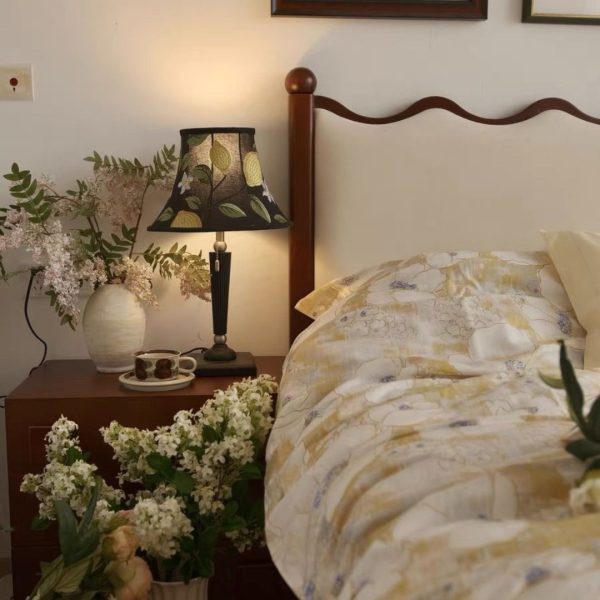 Đèn Bàn Gỗ Hoạ Tiết Hoa Lá Cổ Điển Màu Đen Huyền Bí Sang Trọng Decor Phòng Ngủ Hoàng Gia
