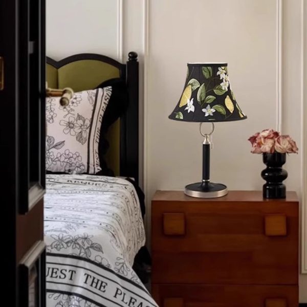 Đèn Bàn Gỗ Hoạ Tiết Hoa Lá Cổ Điển Màu Đen Huyền Bí Sang Trọng Decor Phòng Ngủ Hoàng Gia