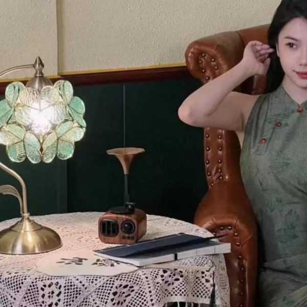 Đèn Bàn Hoa 5 Cánh Màu Xanh Hồng Phong Cách Cổ Điển Pháp Decor Bàn Làm Việc, Phòng Ngủ