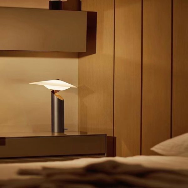 Đèn Bàn Trắng Đen Cá Tính Phong Cách Bắc Âu Decor Phòng Ngủ, Bàn Làm Việc Hiện Đại