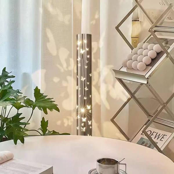 Đèn Sàn Thép Điêu Khắc Bướm Nhỏ Xinh Phản Quang Ánh Sáng Huyền Ảo Decor Phòng Khách
