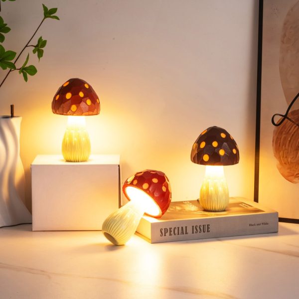 Đèn Bàn Nấm Đỏ Tích Hợp Dây Sạc USB Nhỏ Xinh Decor Bàn Học, Phòng Ngủ Dễ Thương