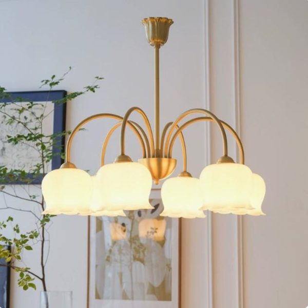 Đèn Chùm Đồng 8 Bông Hoa Huệ Màu Trắng Kem Thanh Lịch Decor Không Gian Phòng Khách