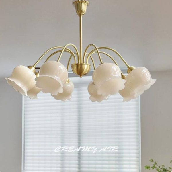 Đèn Chùm Đồng 8 Bông Hoa Huệ Màu Trắng Kem Thanh Lịch Decor Không Gian Phòng Khách