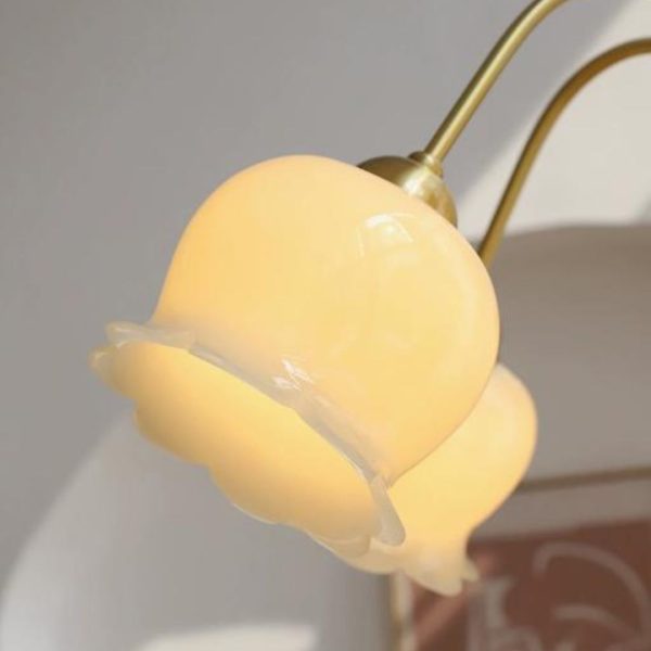 Đèn Chùm Đồng 8 Bông Hoa Huệ Màu Trắng Kem Thanh Lịch Decor Không Gian Phòng Khách