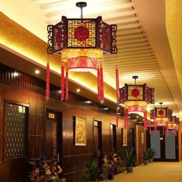Đèn Chùm Khung Gỗ Lồng Vải Hoạ Tiết Hoa Lá Cổ Điển Phong Cách Trung Quốc