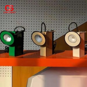 Đèn Bàn Hộp Kim Loại Nam Châm Hình Máy Ảnh Nhiều Màu Sắc Xoay 360 Độ Decor Bàn Làm Việc, Studio