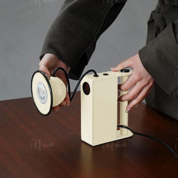 Đèn Bàn Hộp Kim Loại Nam Châm Hình Máy Ảnh Nhiều Màu Sắc Xoay 360 Độ Decor Bàn Làm Việc, Studio