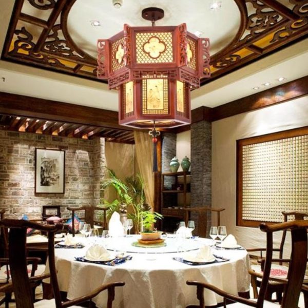 Đèn Chùm Khung Gỗ Nâu Đỏ Điêu Khắc Cỏ 4 Lá May Mắn, Trang Trí Phong Thuỷ Lối Đi, Lễ Hội Trung Quốc