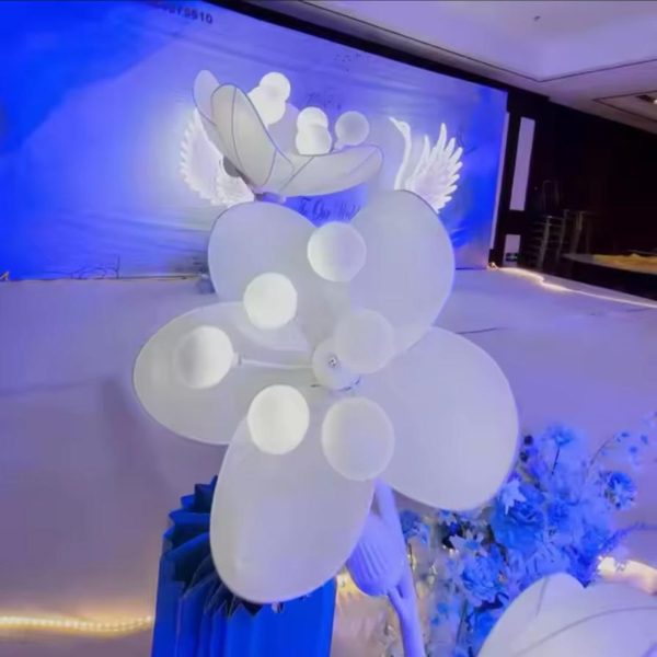 Đèn Sàn Cây Hoa Trà Trắng Ánh Sáng Rực Rỡ Trang Trí Sảnh Cưới Lung Linh, Lãng Mạn