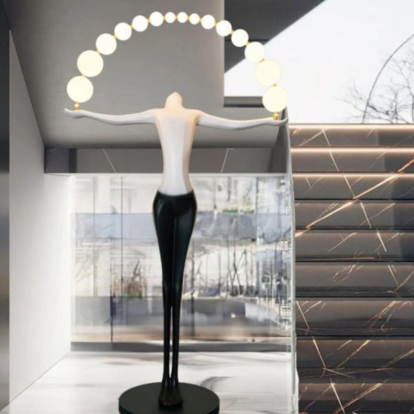 Đèn Sàn Cô Gái Diễn Ảo Thuật Điêu Khắc Nghệ Thuật Phong Cách Hiện Đại Decor Cửa Hàng Thời Trang, Nhà Hàng Đương Đại