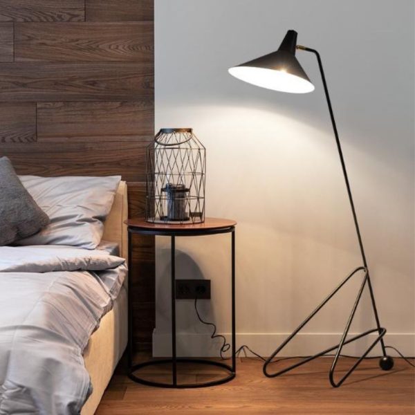 Đèn Sàn Mỏ Vịt Bằng Sắt Phong Cách Bauhaus Thiết Kế Đan Mạch Với 3 Chân Đứng Sáng Tạo