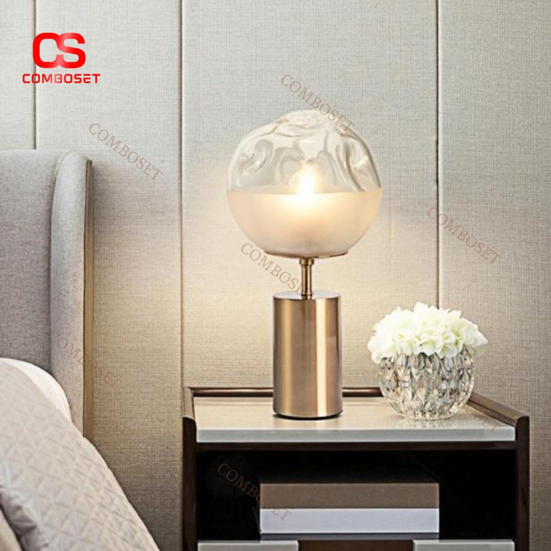 Đèn Bàn Chụp Cầu Thuỷ Tinh Trong Suốt Vẻ Đẹp Thanh Lịch Tinh Xảo Cho Phòng Ngủ Lãng Mạn