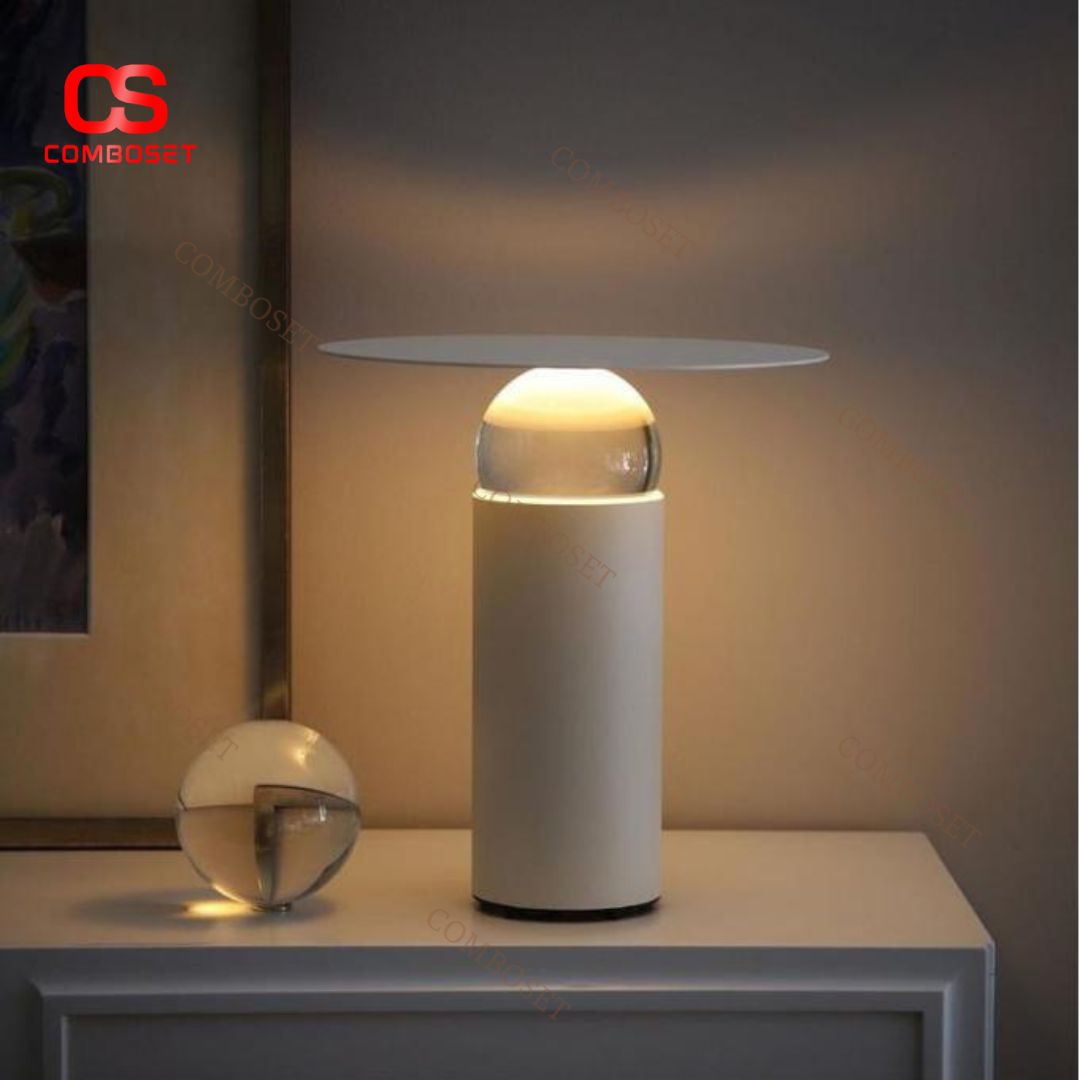 Đèn Bàn Quả Cầu Pha Lê Xoay 360 Độ Tối Giản Phong Cách Châu Âu Sang Trọng, Ánh Sáng Vàng Ấm