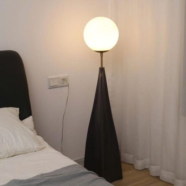 Đèn Đứng Chân Tam Giác Kiểu Dáng Tối Giản Decor Phòng Khách, Phòng Ngủ, Đọc Sách