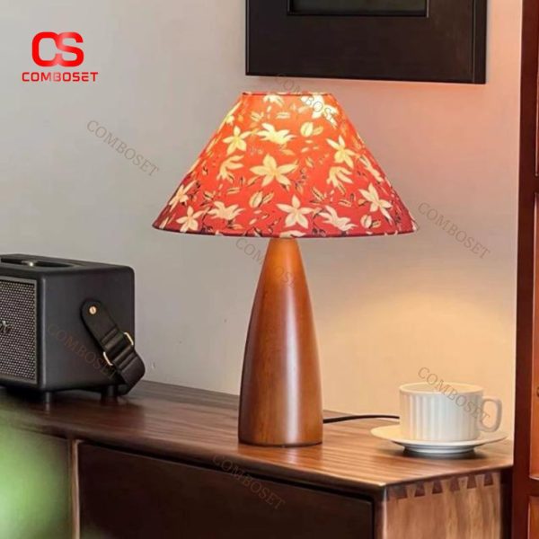 Đèn Bàn Gỗ Chụp Vải Đỏ In Hoạ Tiết Hoa Văn Cổ Điển Phong Cách Trung Hoa Cho Phòng Tân Hôn, Phòng Khách