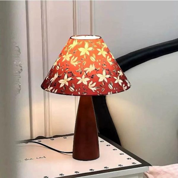 Đèn Bàn Gỗ Chụp Vải Đỏ In Hoạ Tiết Hoa Văn Cổ Điển Phong Cách Trung Hoa Cho Phòng Tân Hôn, Phòng Khách