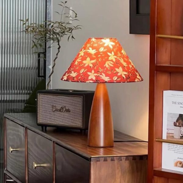Đèn Bàn Gỗ Chụp Vải Đỏ In Hoạ Tiết Hoa Văn Cổ Điển Phong Cách Trung Hoa Cho Phòng Tân Hôn, Phòng Khách