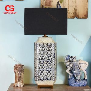 Đèn Bàn Gốm Hoa Văn Xanh Đậm Cổ Điển Đế Đồng Vàng, Chụp Vải Vuông Đen Decor Phòng Ngủ, Khách Sạn