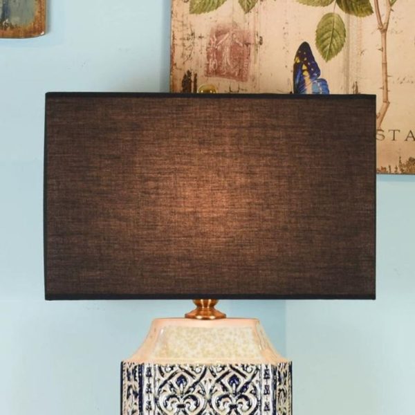Đèn Bàn Gốm Hoa Văn Xanh Đậm Cổ Điển Đế Đồng Vàng, Chụp Vải Vuông Đen Decor Phòng Ngủ, Khách Sạn