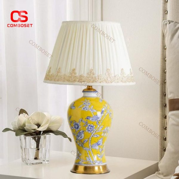 Đèn Bàn Gốm Sứ Vàng Họa Tiết Chim Hoa Tặng Phẩm Ý Nghĩa Cho Mọi Không Gian Phong Cách Sang Trọng, Lịch Thiệp