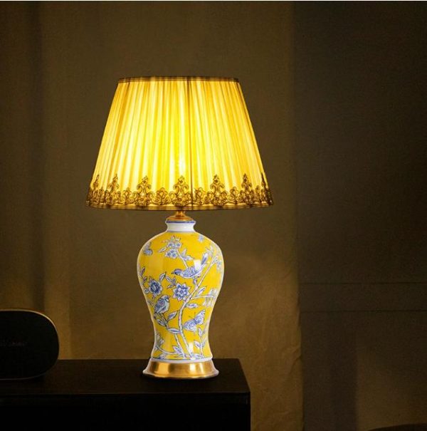 Đèn Bàn Gốm Sứ Vàng Họa Tiết Chim Hoa Tặng Phẩm Ý Nghĩa Cho Mọi Không Gian Phong Cách Sang Trọng, Lịch Thiệp