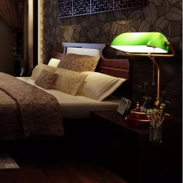 Đèn Bàn Chụp Thuỷ Tinh Xanh Thân Sắt Mạ Vàng Cổ Điển Decor Phòng Làm Việc Đậm Chất Học Thuật