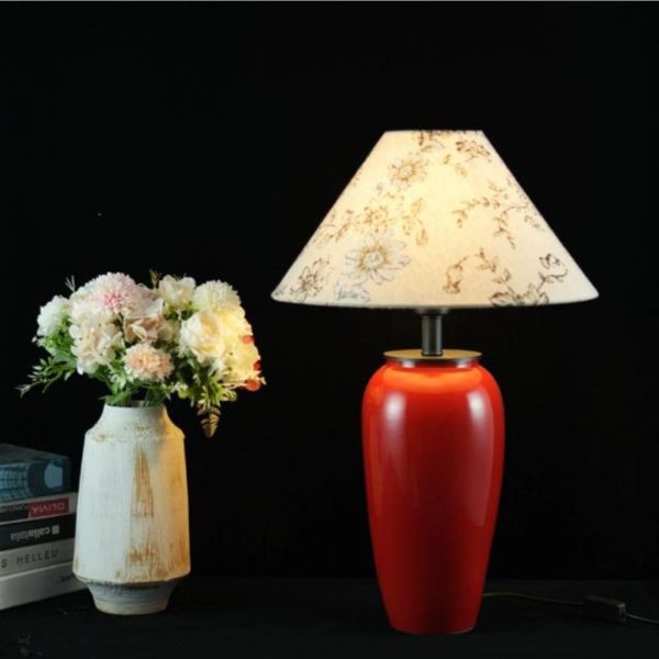 Đèn Bàn Gốm Đỏ, Chụp Vải Hoạ Tiết Hoa Cổ Điển Decor Khách Sạn, Phòng Ngủ Lãng Mạn