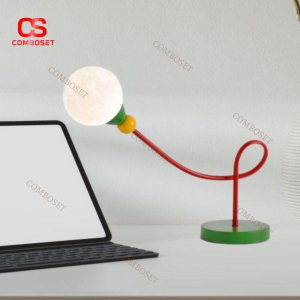 Đèn Bàn Thiết Kế Màu Sắc Nổi Bật, Chất Liệu Kim Loại Bền Bỉ, Kiểu Dáng Lạ Mắt Cho Bàn Làm Việc