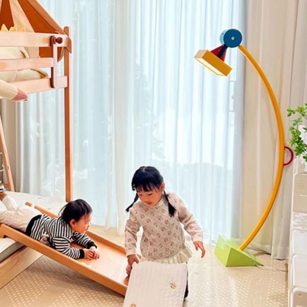 Đèn Cây Nghệ Thuật Memphis Phối Màu Rực Rỡ, Có Thể Điều Chỉnh Góc Sáng Phù Hợp Decor Không Gian Trẻ