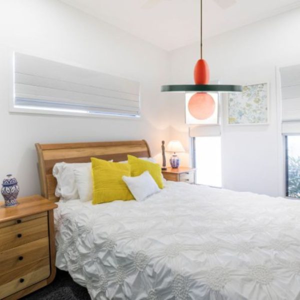 Đèn Thả Chao Trụ Thủy Tinh Phối Hợp Gốm Cam Và Gỗ Sơn Mài Màu Xanh Decor Phòng Ngủ