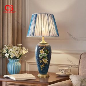 Đèn Bàn Gốm Tráng Men Xanh Hoạ Tiết Hoa Văn Nổi Sang Trọng, Chụp Vải Thanh Lịch Cổ Điển