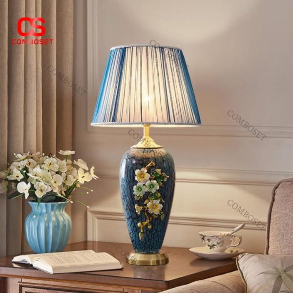 Đèn Bàn Gốm Tráng Men Xanh Hoạ Tiết Hoa Văn Nổi Sang Trọng, Chụp Vải Thanh Lịch Cổ Điển