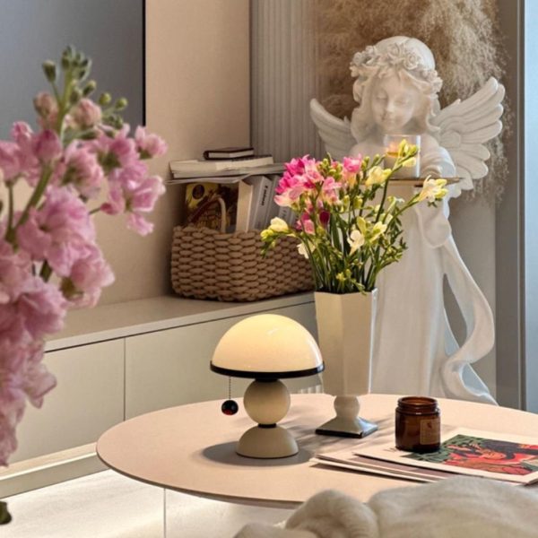 Đèn Bàn Nấm Kèm Charm Chim Cánh Cụt Cổng Sạc Type C Kiểu Dáng Ngộ Nghĩnh Decor Phòng Ngủ